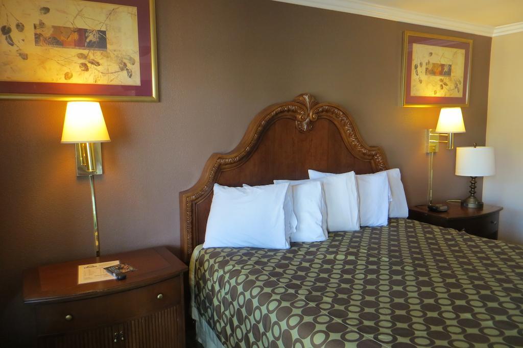 American Inn Stockton Zewnętrze zdjęcie