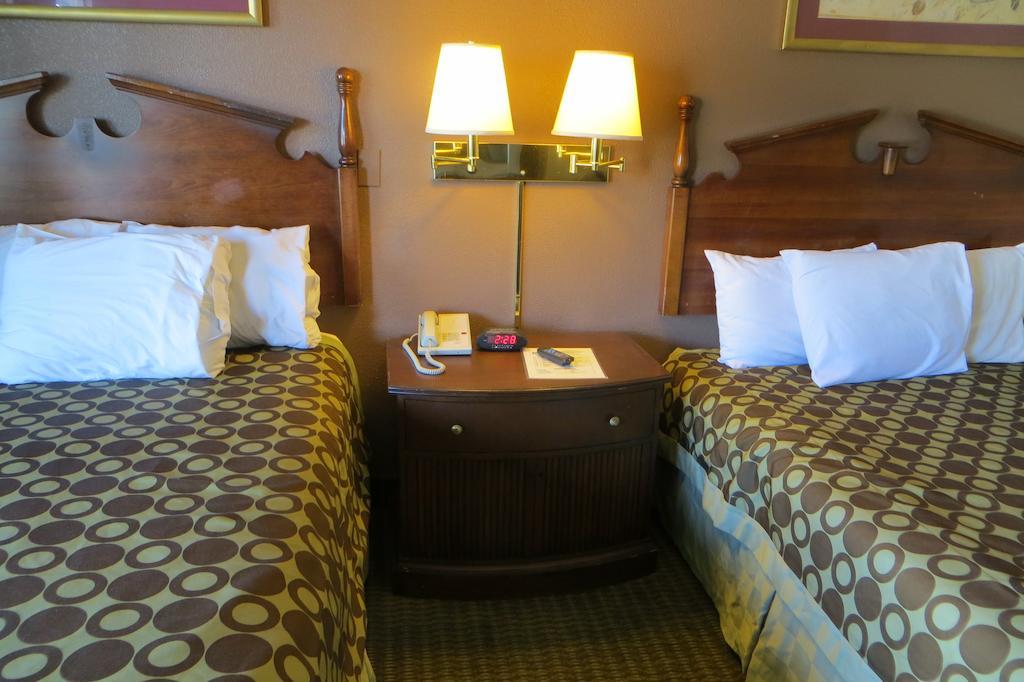 American Inn Stockton Zewnętrze zdjęcie