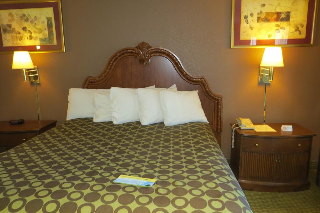 American Inn Stockton Zewnętrze zdjęcie