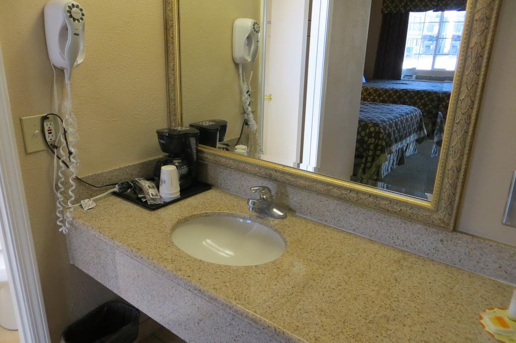 American Inn Stockton Zewnętrze zdjęcie