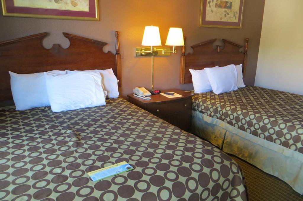 American Inn Stockton Zewnętrze zdjęcie