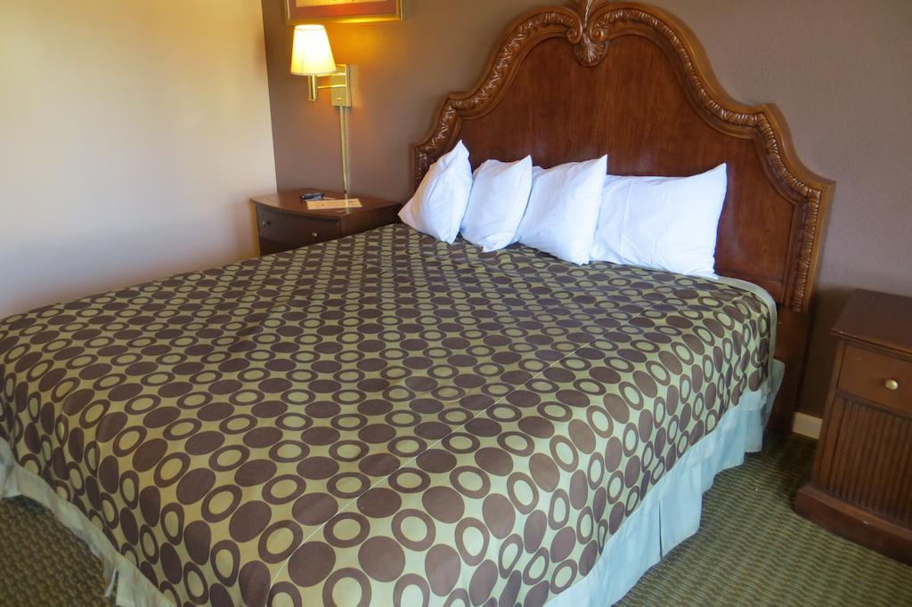 American Inn Stockton Zewnętrze zdjęcie